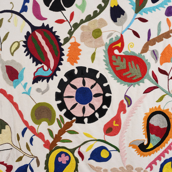 Embroidered Suzani Throw (216 x 142cm) Embroidered Suzani Throw (216 x 142cm)