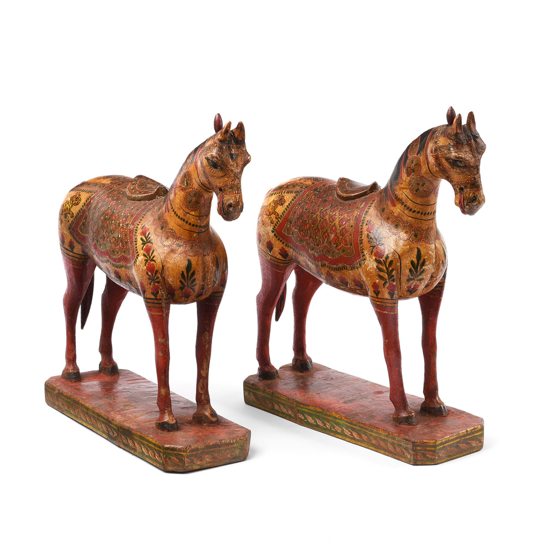 Polychrome Indian Horse Figure From Surat - 19th Century