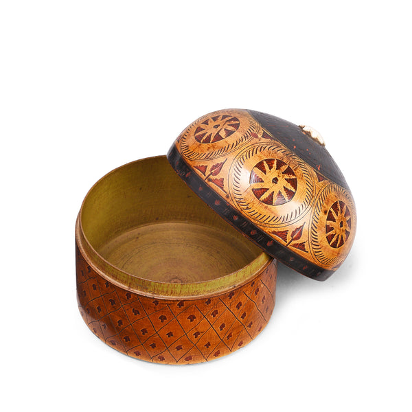 Scratchwork Lacquer Pot From Sindh - 19th Century