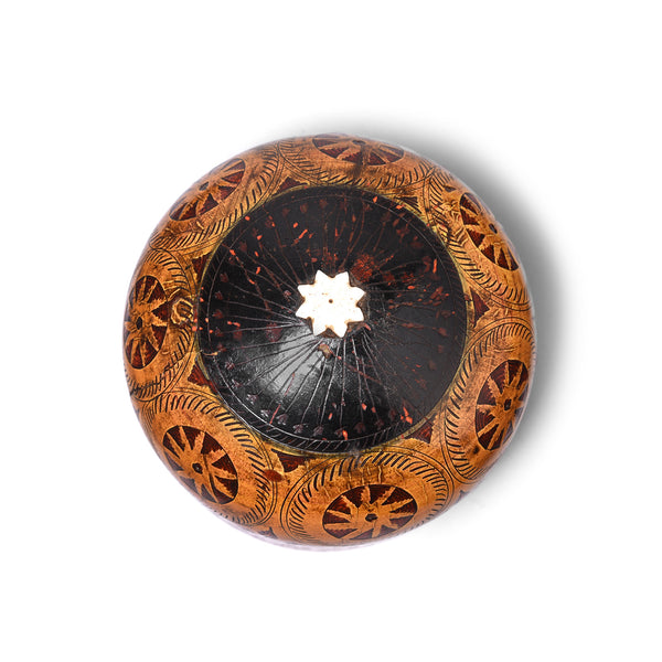 Scratchwork Lacquer Pot From Sindh - 19th Century