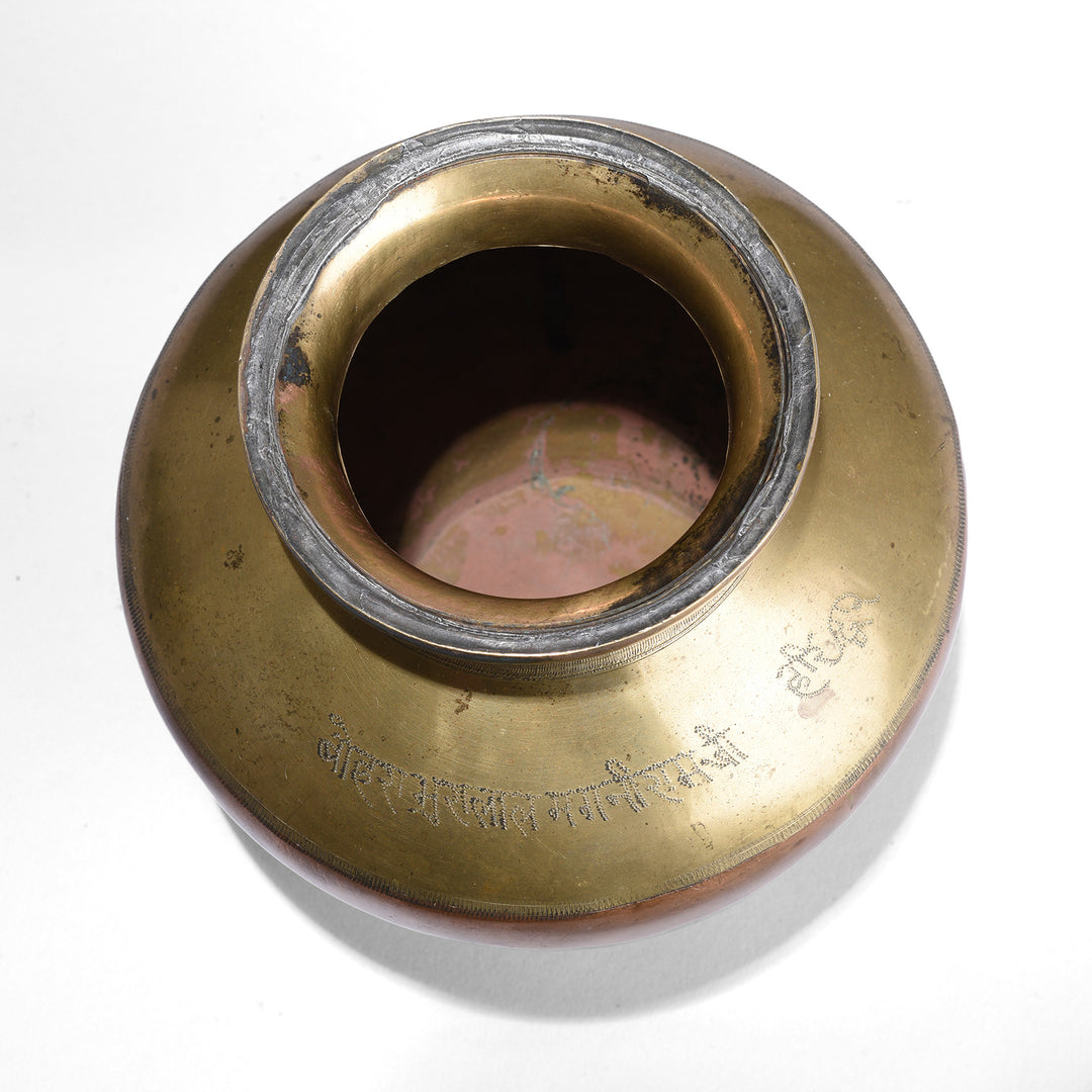 Finely punched Devanagari script reads: "गंगा जमुना पवित्र पानी" €“ "Sacred Water of the Ganga and Jamuna" and "हरिद्वार" €“ "Haridwar" on an Indian Ganga Jumna