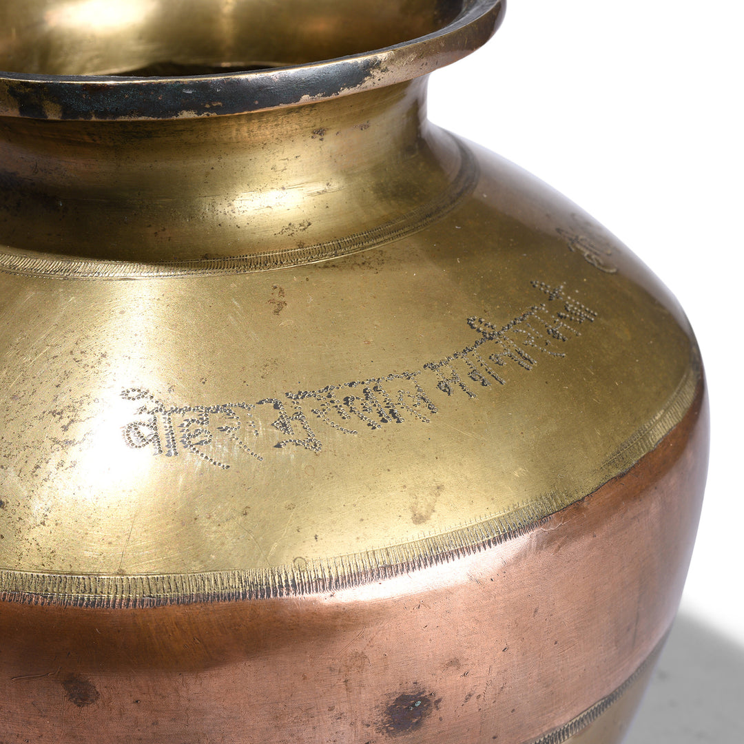 Finely punched Devanagari script reads: "गंगा जमुना पवित्र पानी" €“ "Sacred Water of the Ganga and Jamuna" and "हरिद्वार" €“ "Haridwar" on an Indian Ganga Jumna