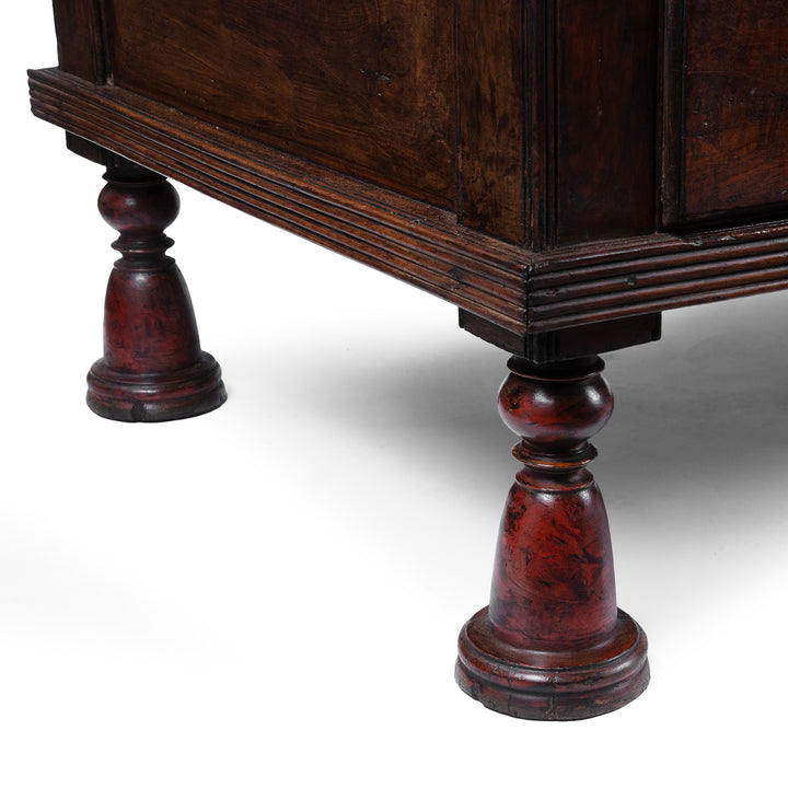 Turned Leg Detail From Bohra Takhat From Gujarat With Turned Lacquered Legs And Three Drawers 19th Century