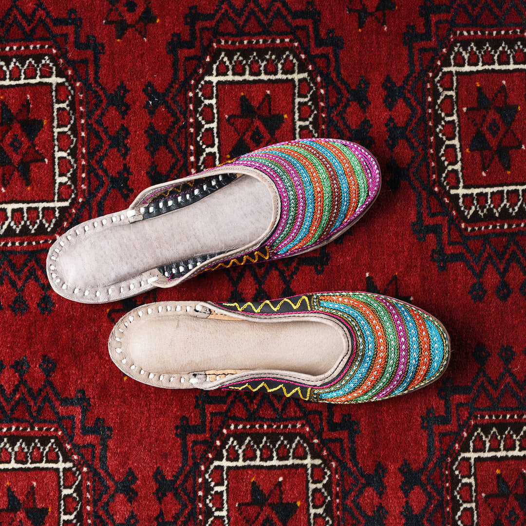 Handmade Indian Jutti Slippers. Embroidered Leather | Indigo 