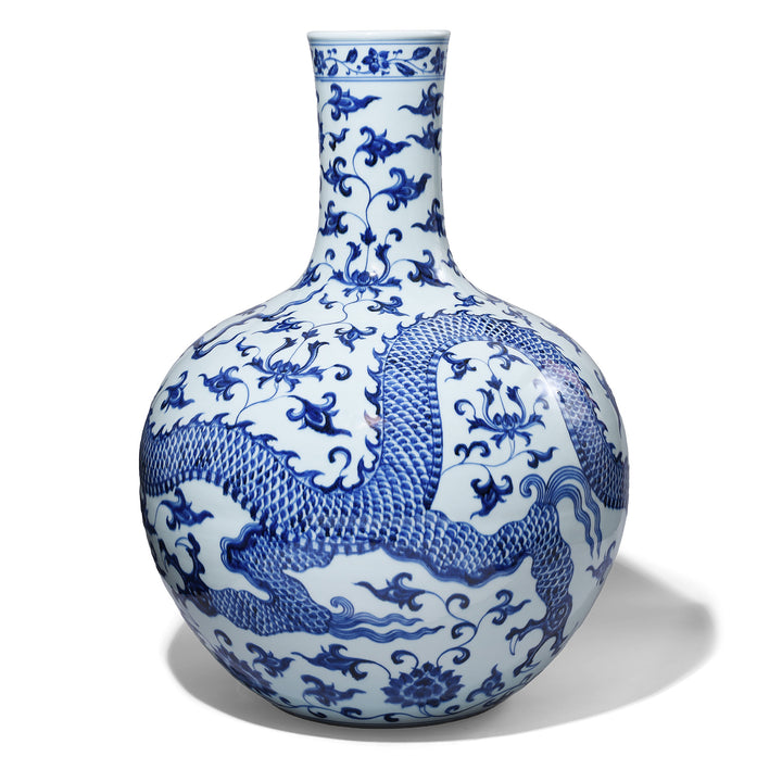 Back Of Extra Large Blue & White Dragon Bottle Vase