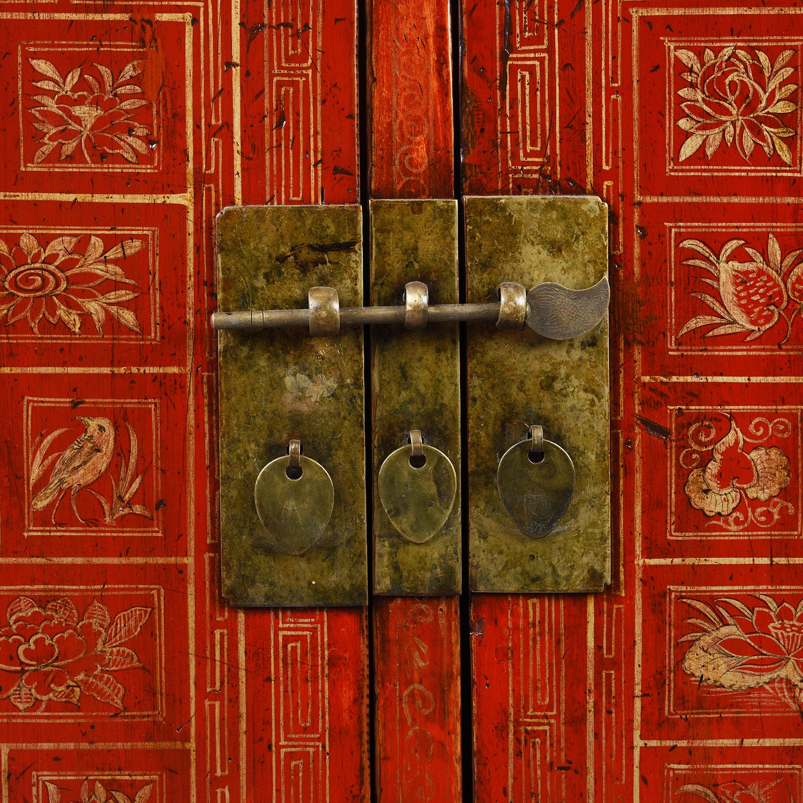 Latch Detail From Antique Red Lacquer Chinese Sideboard From Dongbei - Ca 1920 | INDIGO ANTIQUES