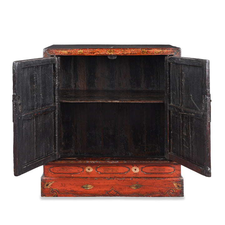 Open Doors View Of Gilt Red Lacquer Book Cabinet From Shanxi - 19Th Century