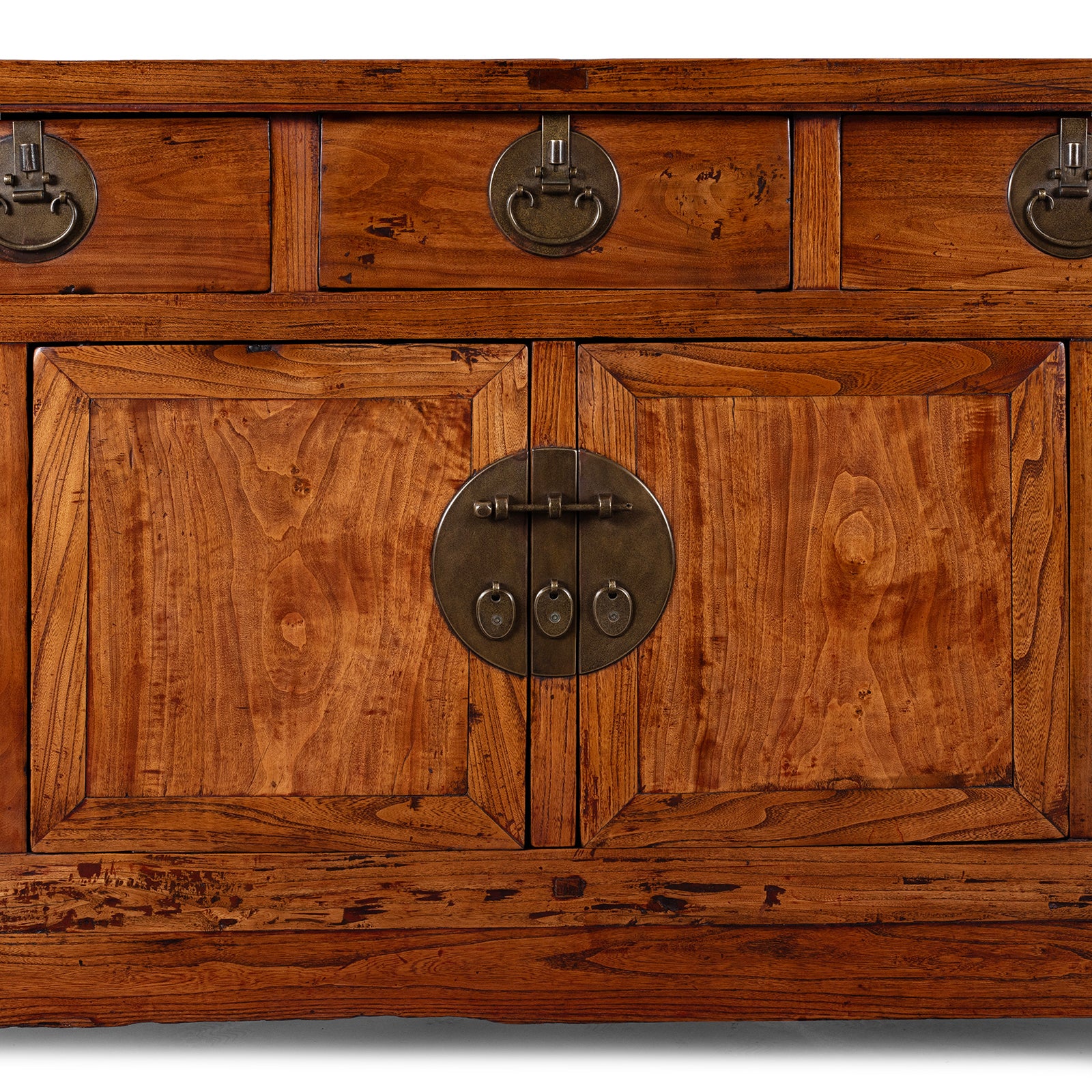 CLosed Doors Detail With Locking Plate On 