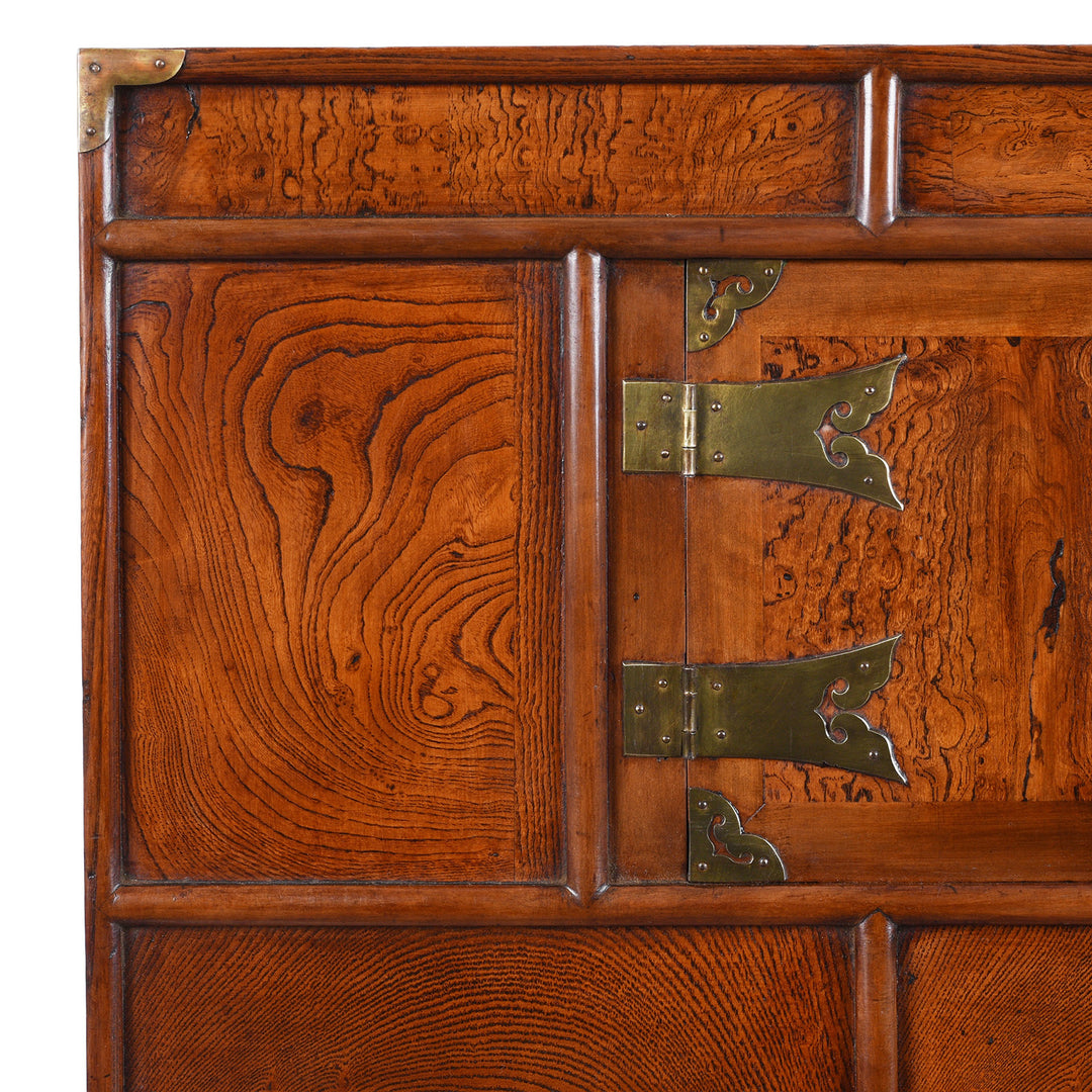 Corner Detail Showing Grain On Late 19th Century Korean Ich Ung Nong Cabinet In Paulownia Wood With Brass Mounts