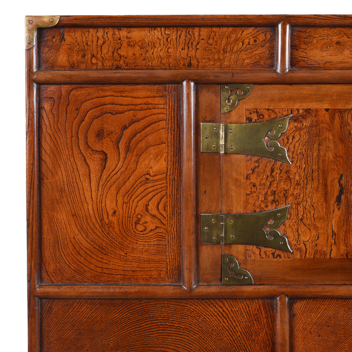 Corner Detail Showing Grain On Late 19th Century Korean Ich Ung Nong Cabinet In Paulownia Wood With Brass Mounts