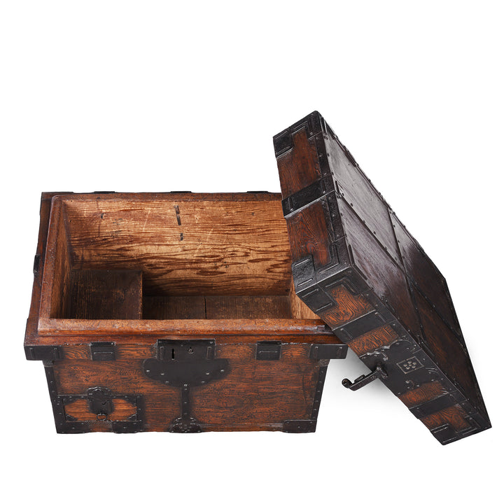 Lid Off View Of Antique Japanese Nagamochi Kuruma Chest 