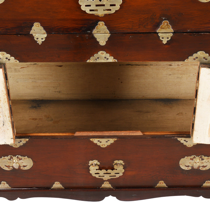 Interior Of Korean Ich Ung Nong | Indigo Antiques