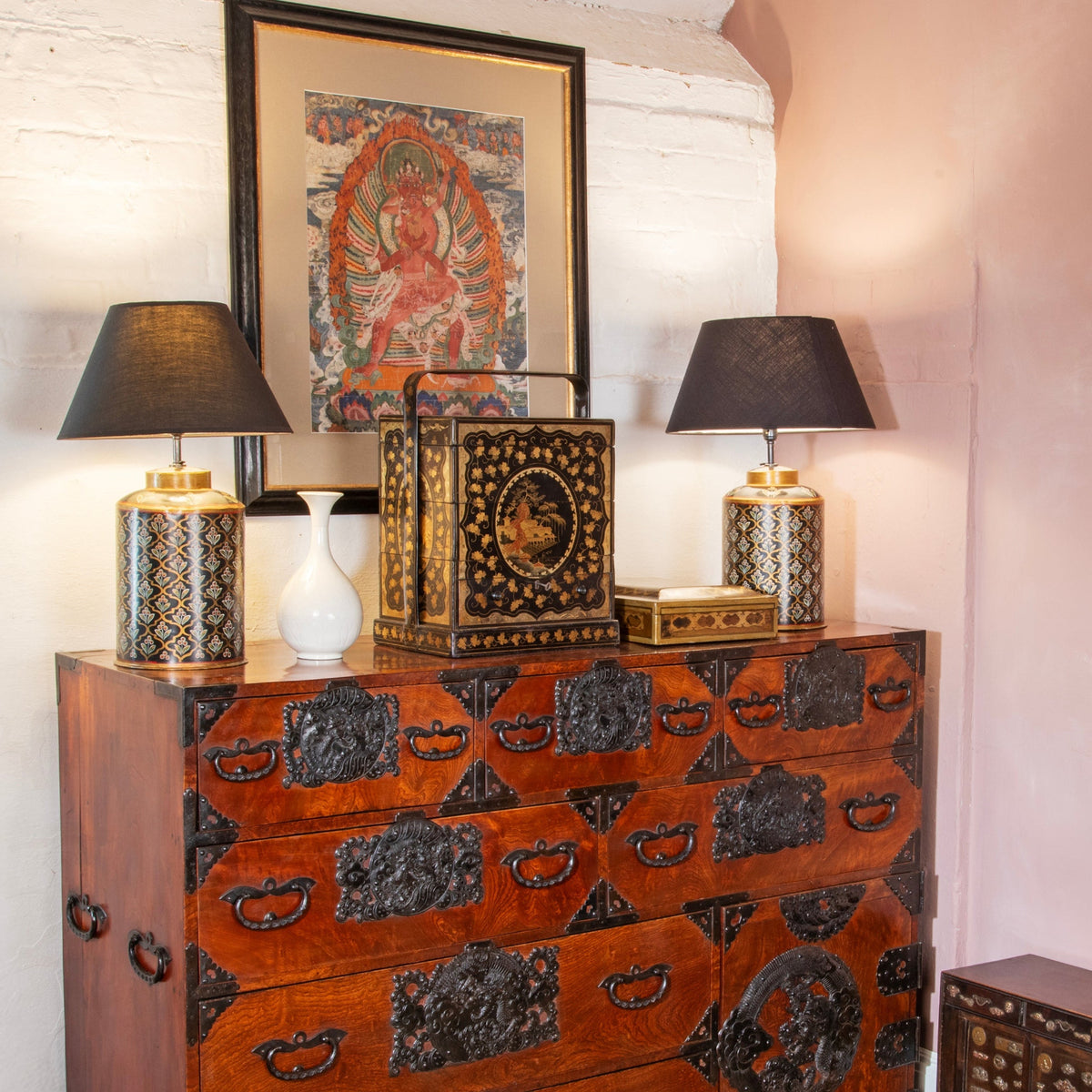Canton export lacquer in the home of an Oriental antique collectors home