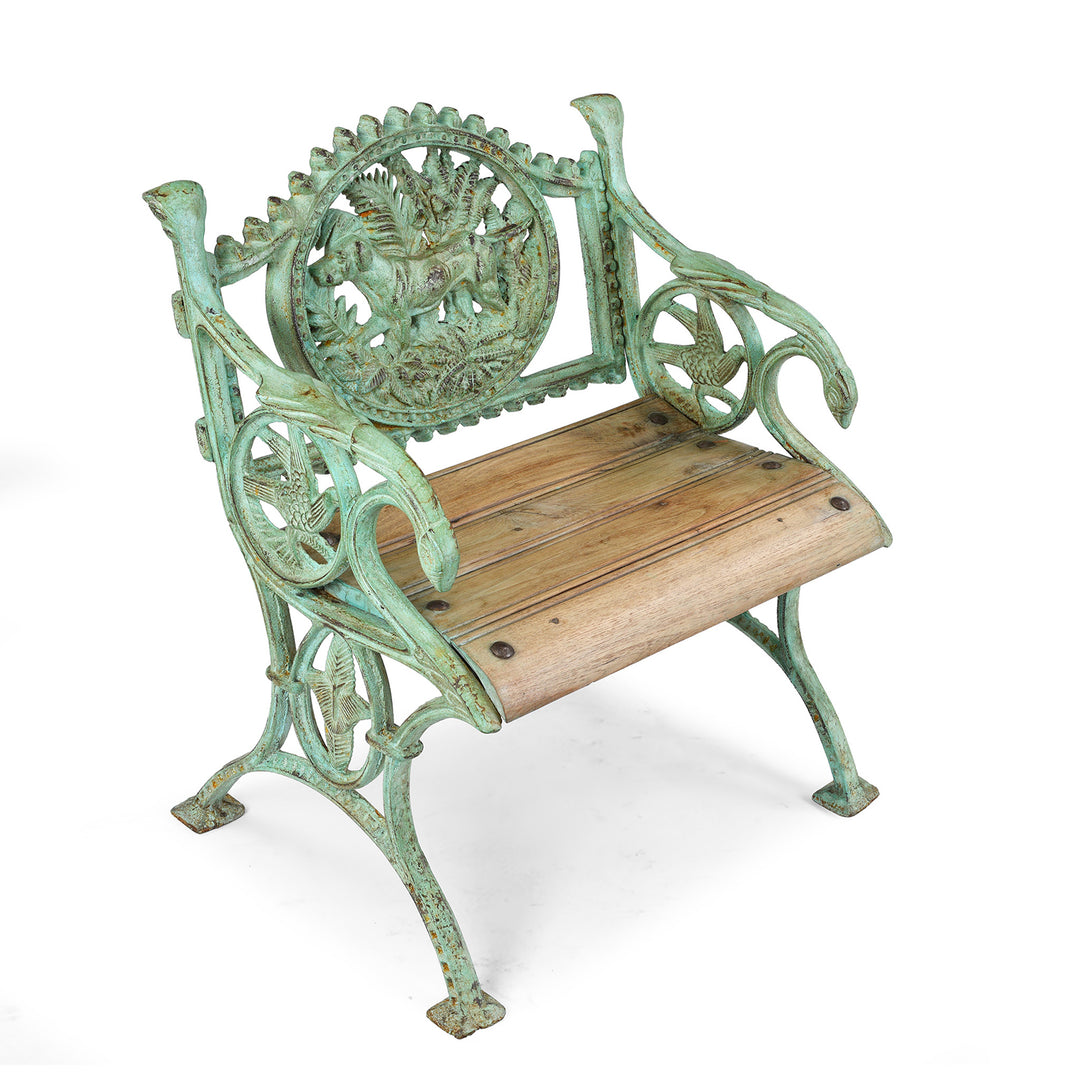 Reproduction cast iron garden seat with dog motif €“ heavy€‘duty vintage-style outdoor seat featuring detailed dog-shaped design and slatted timber seat