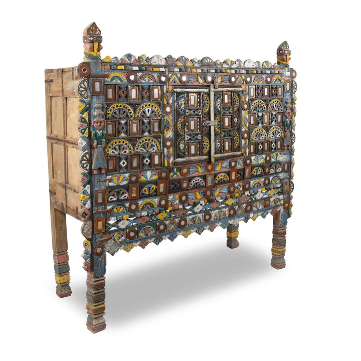 Side View Of Indian "Damchiya" Dowry Chest From Kutch - Ca 1920 | Indigo Antiques