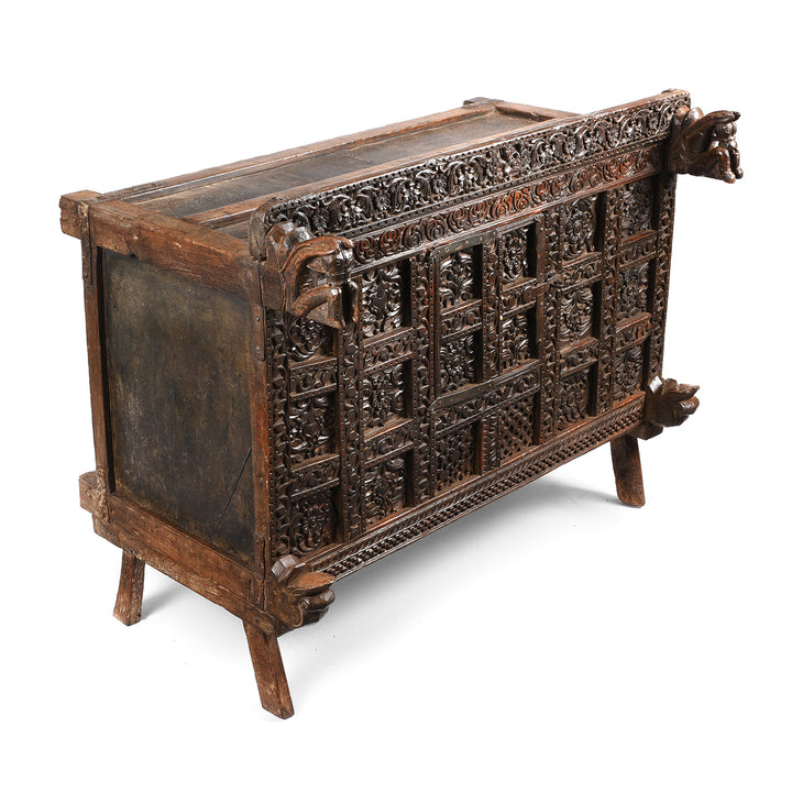 Angled View Of Carved Indian Teak Dowry Chest - Damchiya From Saurashtra - 19thC | Indigo Antiques