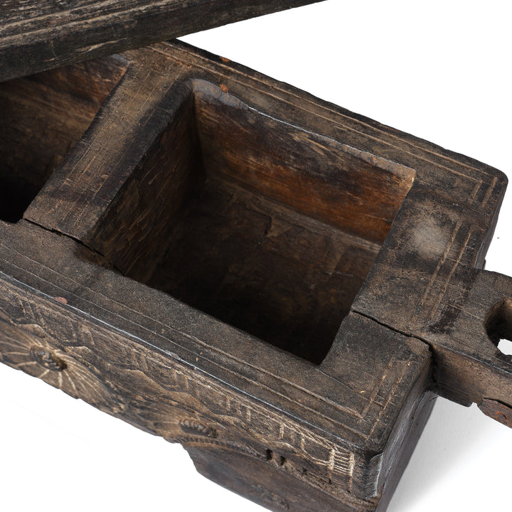 Interior Of Antique Indian Nandi Bull Tikka Ash Box From South India - 19th Century | Indigo Antiques