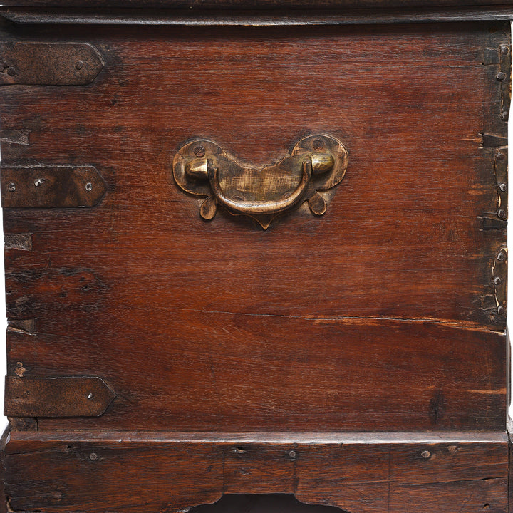 Handle Detail From Antique Rosewood Brass Studded 'Zanzibar' Chest From Kutch - 19thC | Indigo Antiques