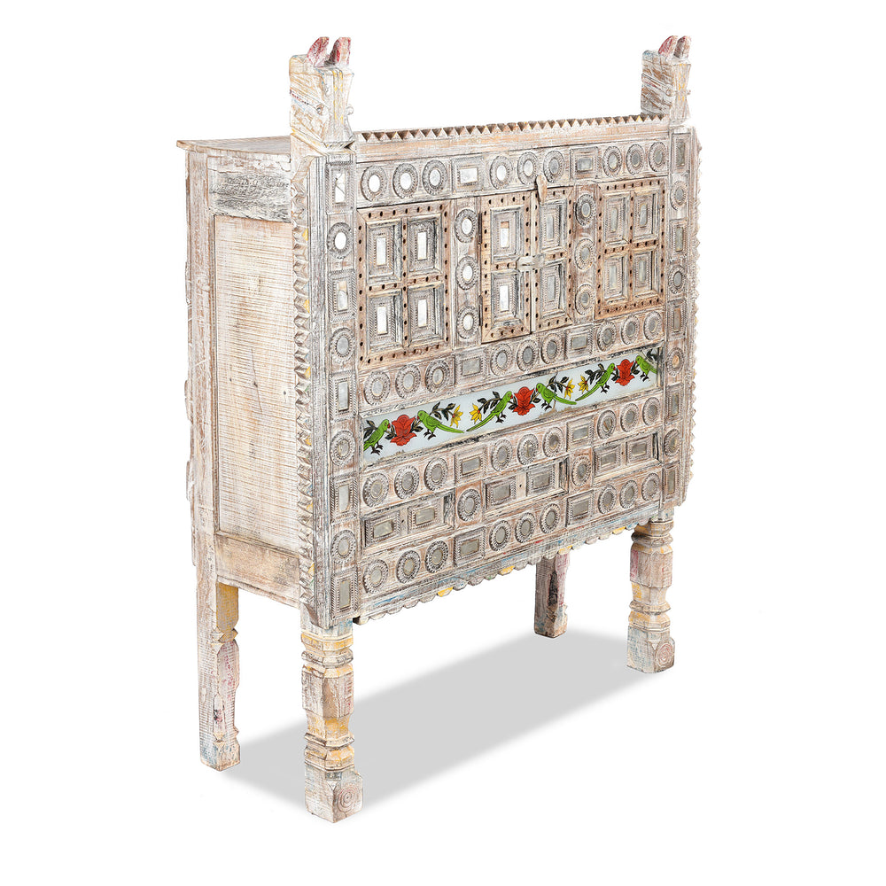 Side detail of an Indian 'Damchiya' Dowry Chest From Kutch - Ca 1920 | Indigo Antiques