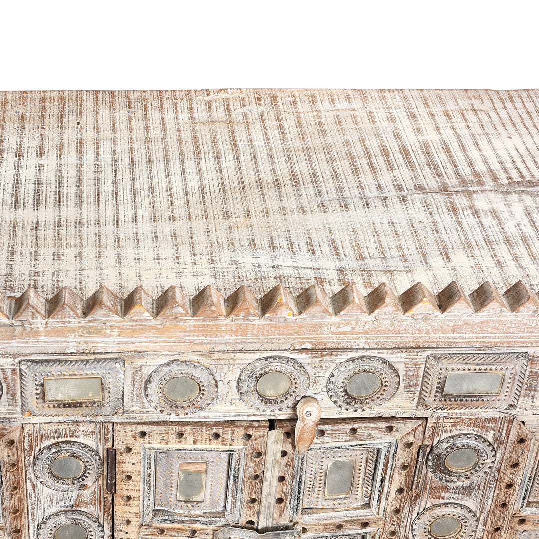 Top detail of an Indian 'Damchiya' Dowry Chest From Kutch - Ca 1920 | Indigo Antiques
