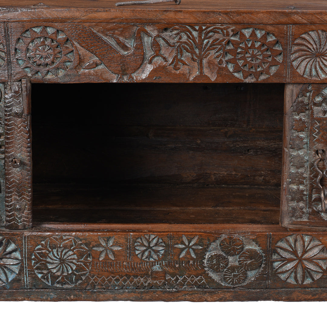Interior Of Antique Indian Teak "Damchiya" Dowry Chest From Saurashtra - 19th Century | Indigo Antiques