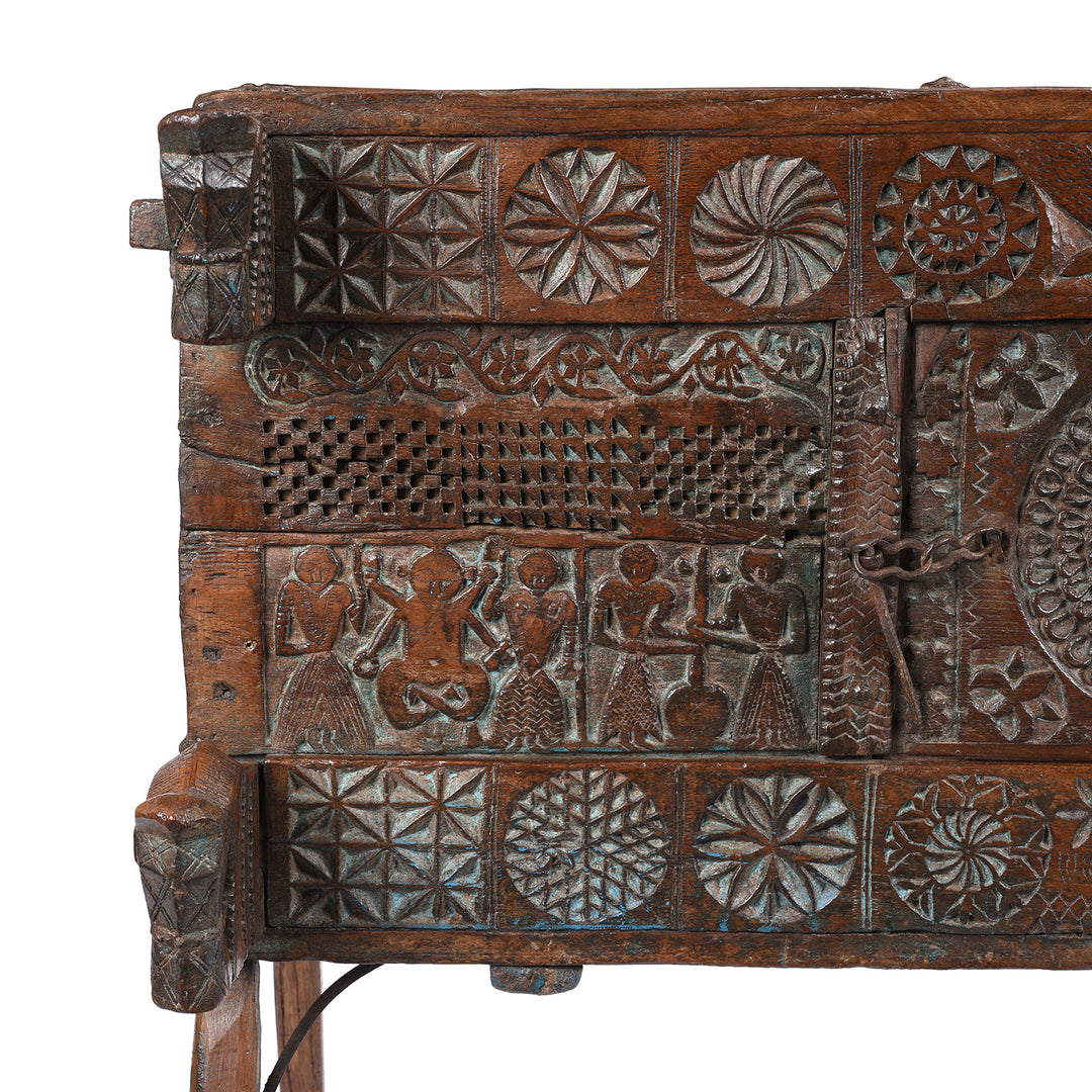 Carving Detail From Antique Indian Teak "Damchiya" Dowry Chest From Saurashtra - 19th Century | Indigo Antiques