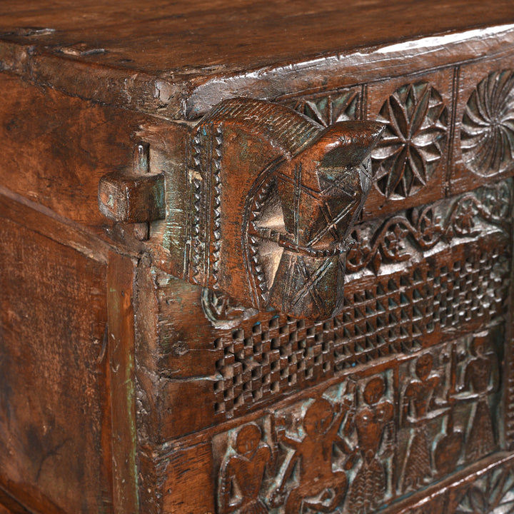 Horse Head Detail From Antique Indian Teak "Damchiya" Dowry Chest From Saurashtra - 19th Century | Indigo Antiques