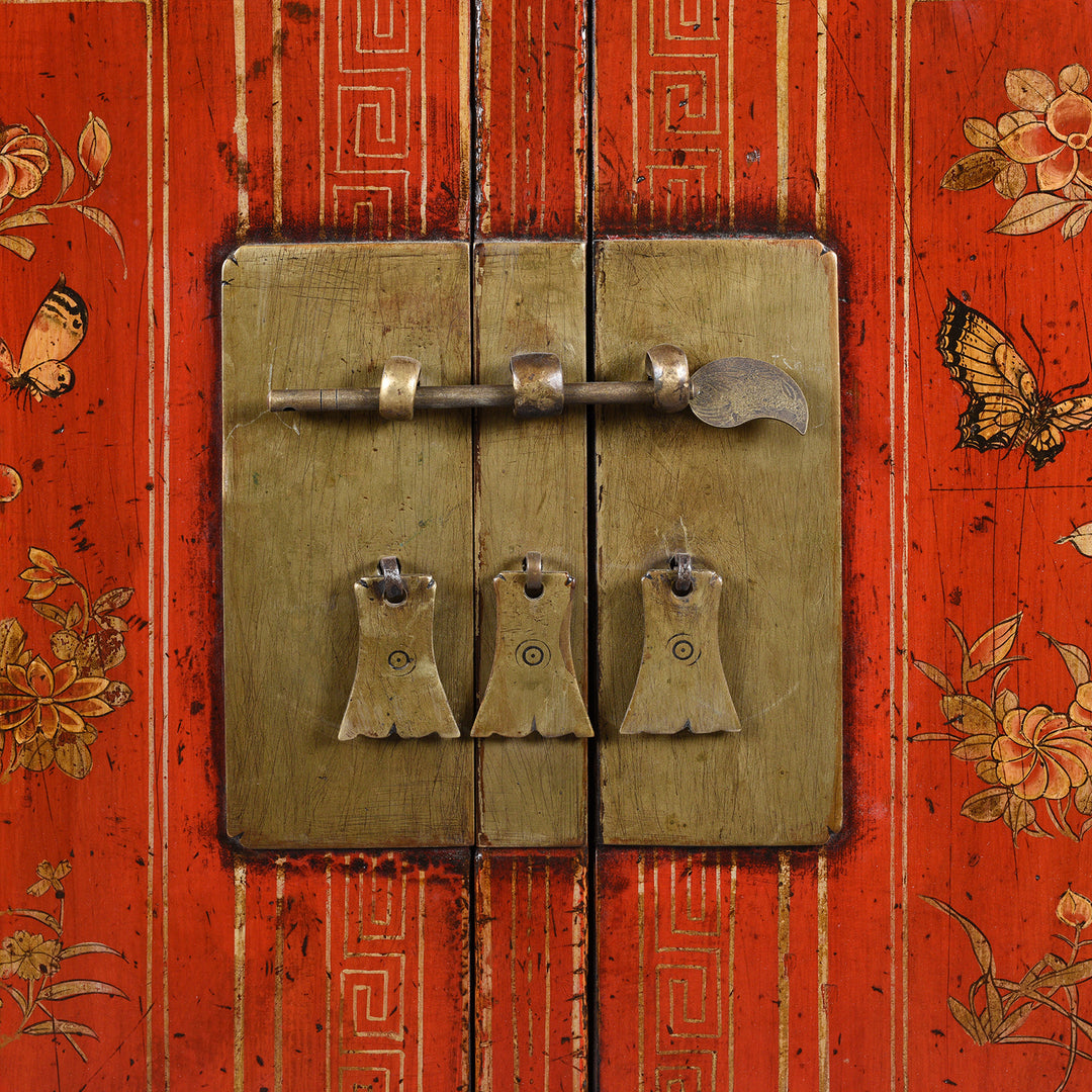 Locking plate View Of Red Lacquer Chinese Sideboard From Dongbei - Ca 1920 | INDIGO ANTIQUES