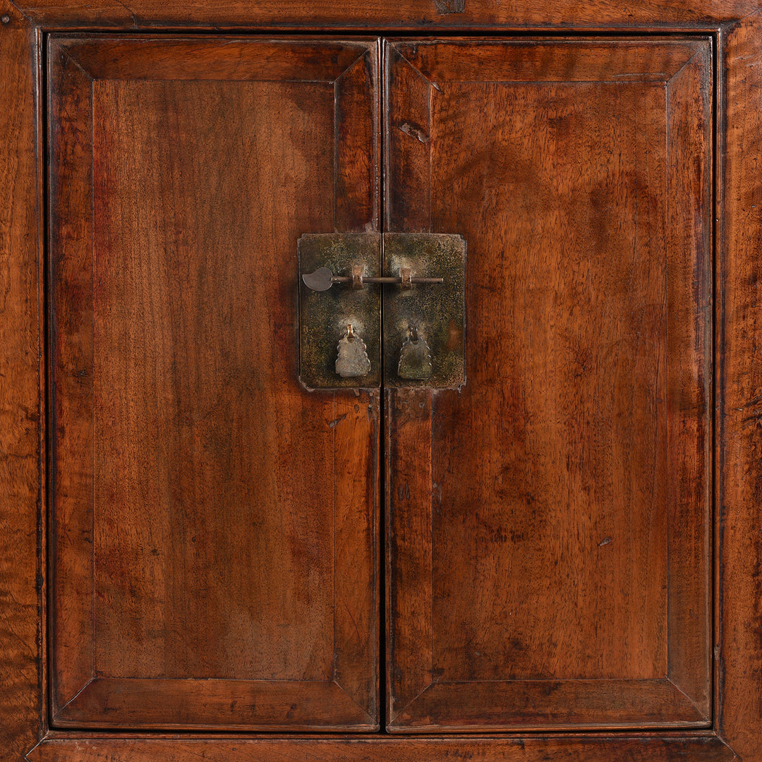 Wood grain detail on an Antique Chinese Shanxi Walnut (fake huanghuali) Sideboard Altar Cabinet - 18th Century | Indigo Antiques