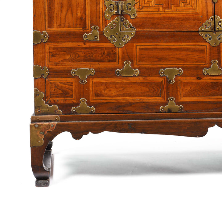 Leg Detail From Korean Ich Ung Jang Cabinet - Elm & Cryptomeria - Late 19thC | Indigo Antiques