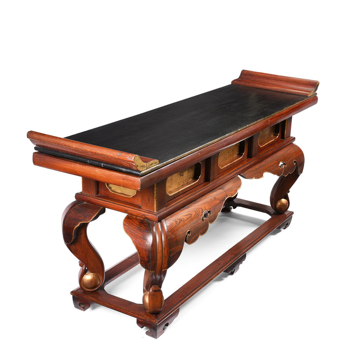 Tabletop detail of a Zelkova detail of an Antique Gilt Japanese Buddhist Altar Table With Fuki-Urushi Lacquer - Taishō Period | Indigo Antiques