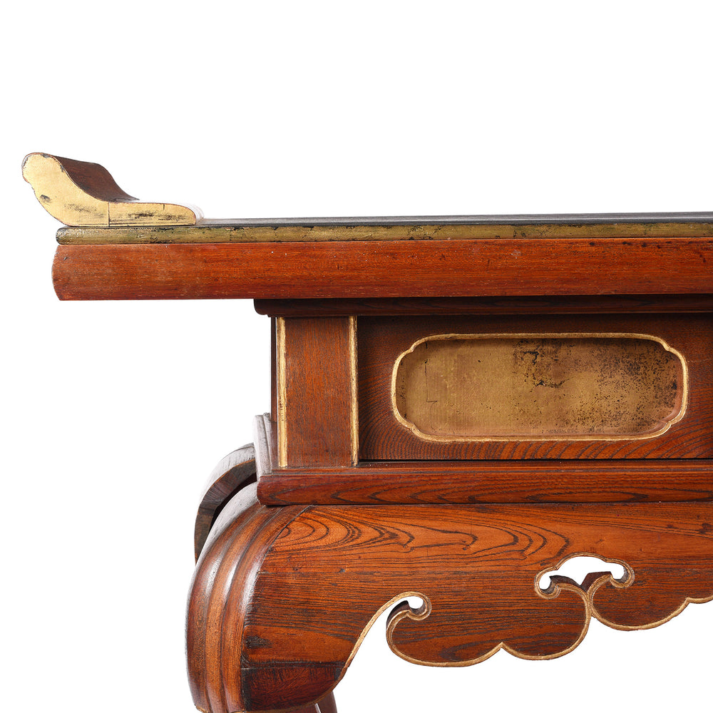 Zelkova detail of an Antique Gilt Japanese Buddhist Altar Table With Fuki-Urushi Lacquer - Taishō Period | Indigo Antiques