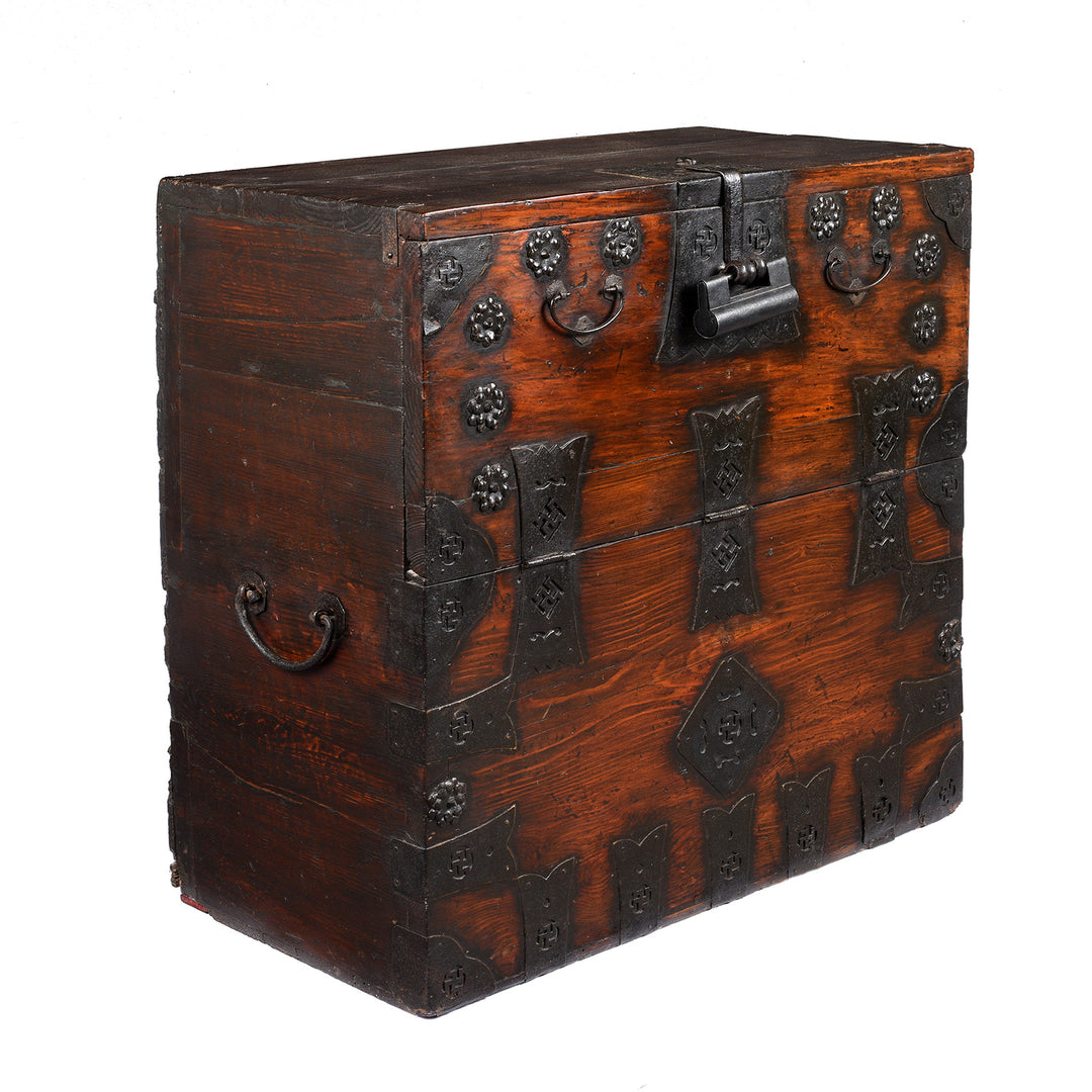 Angled View Of Antique Korean Pine & Iron Bandaji From Yangsan - 19th Century
