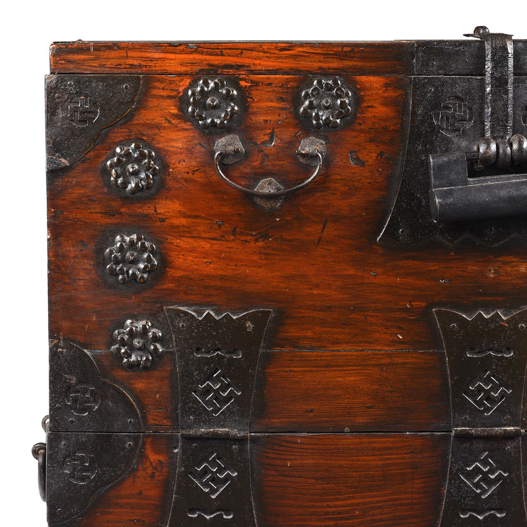 Corner Detail From Antique Korean Pine & Iron Bandaji From Yangsan - 19th Century