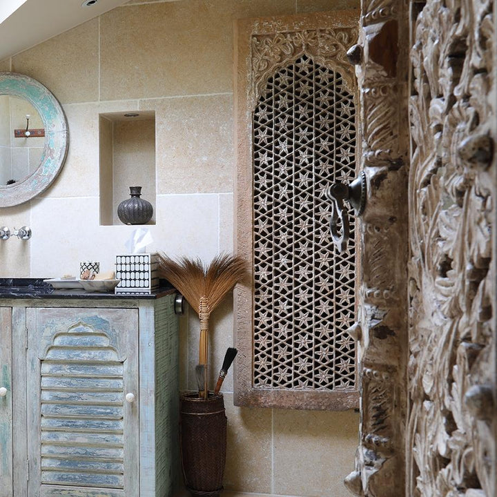 Oriental Bathroom Setting With An Indian Stone Jali Panel | Indigo Antiques