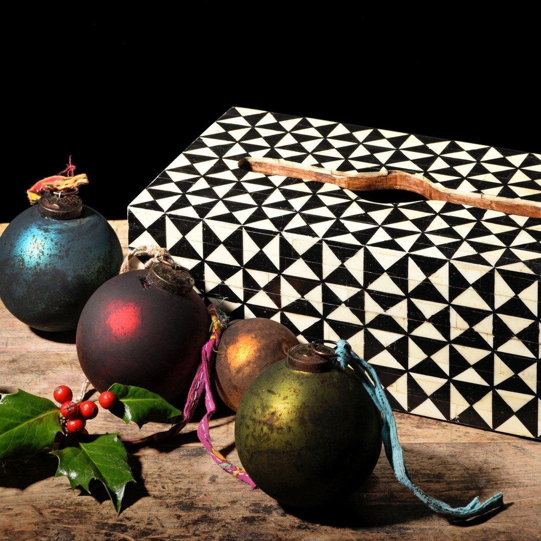 Stylish black & white bone inlay tissue box - Handmade in India | Indigo Antiques