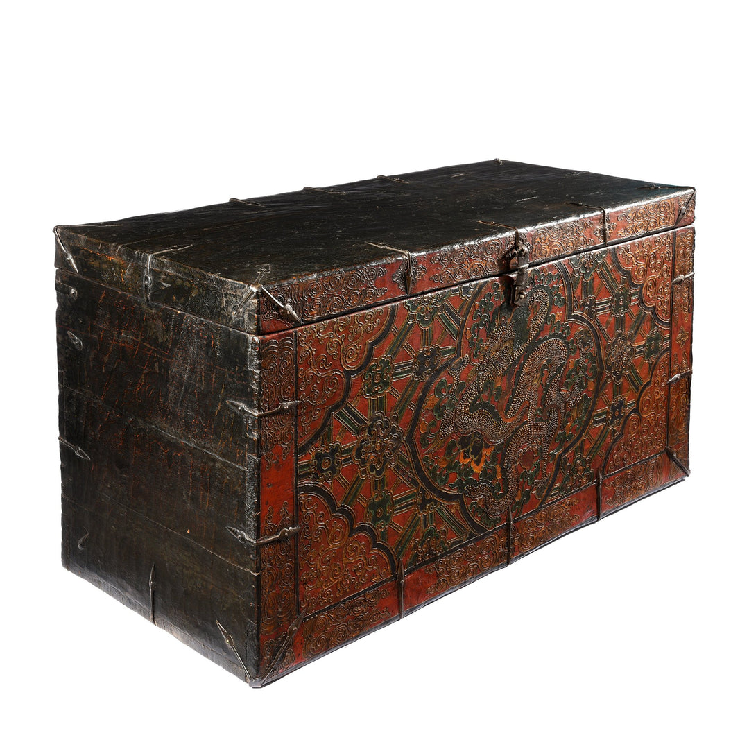 Side detail of an Old Painted Tibetan Dragon Chest With Later Painting - 19th Century | Indigo Antiques