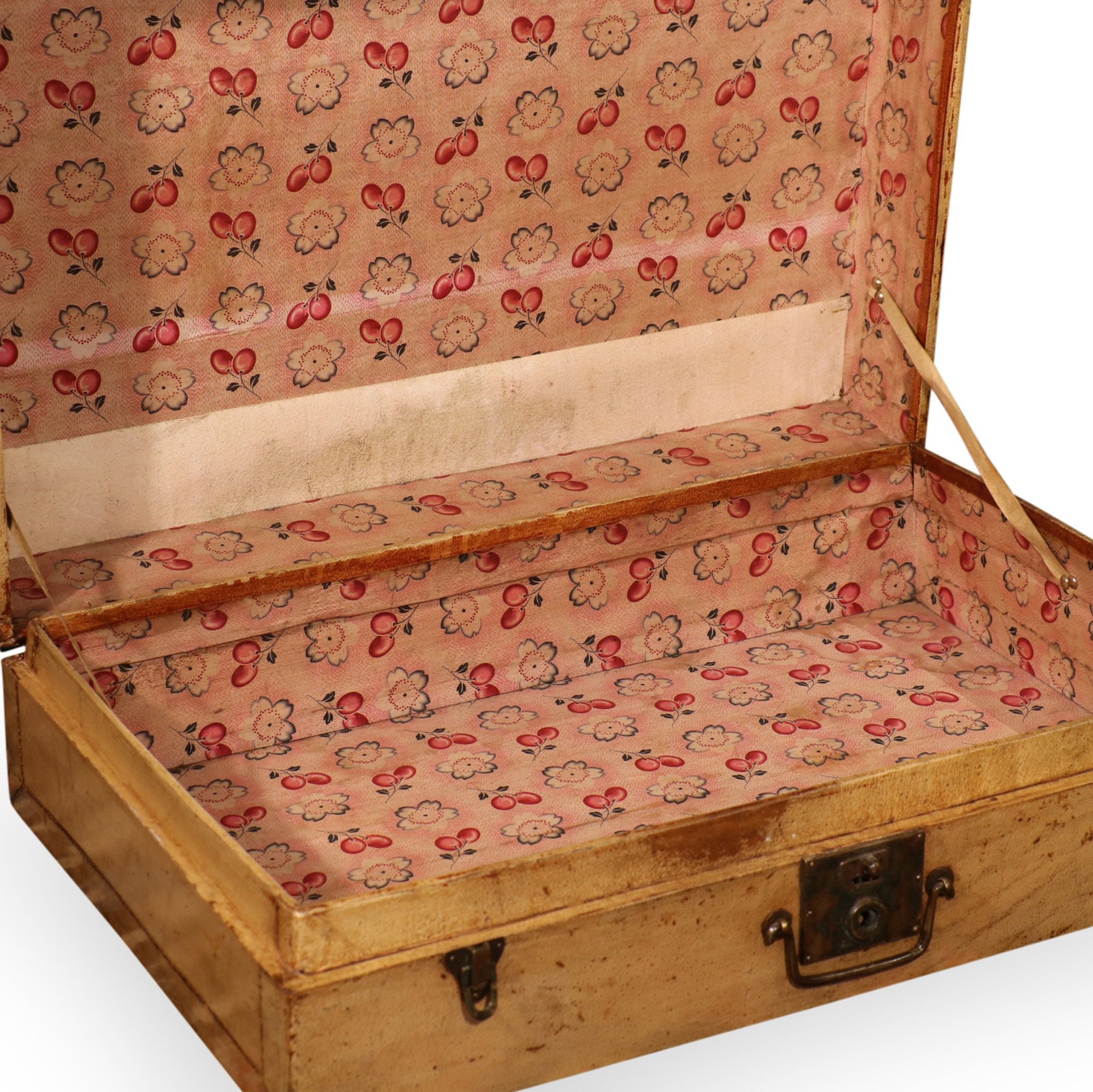Pale Leather Trunk from Shanghai - Circa 1920 - 70 x 46.5 x 21  (wxdxh) - M284