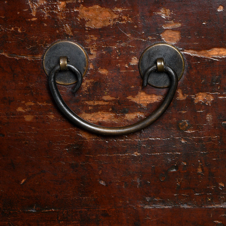 Brass detail of a Red Lacquer Chinese Chest From Gansu - 19thC | Indigo Antiques