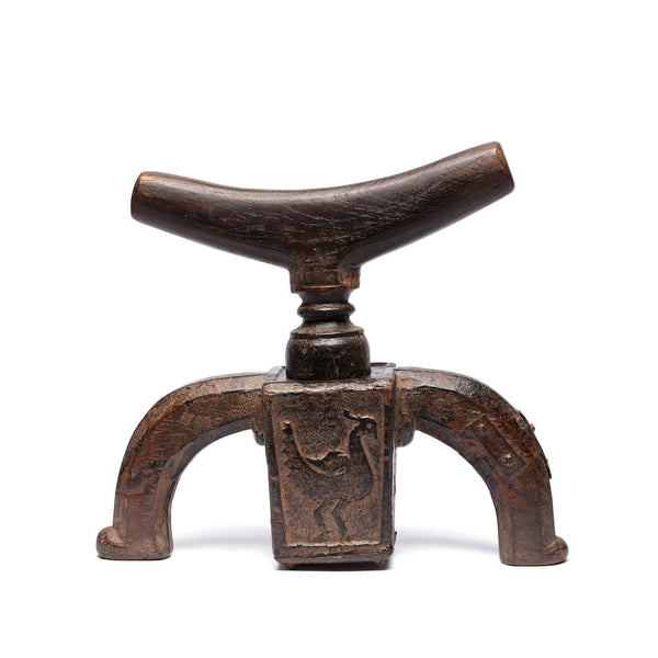 Old Carved Indian Juicer Figure From Banswara - 19thC