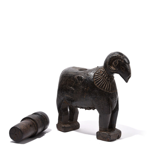 Old Carved Indian Juicer Figure From Banswara - 19thC