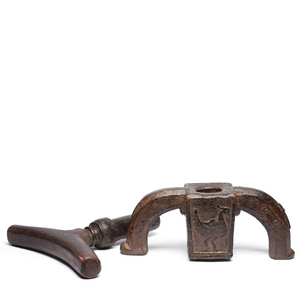 Old Carved Indian Juicer Figure From Banswara - 19thC