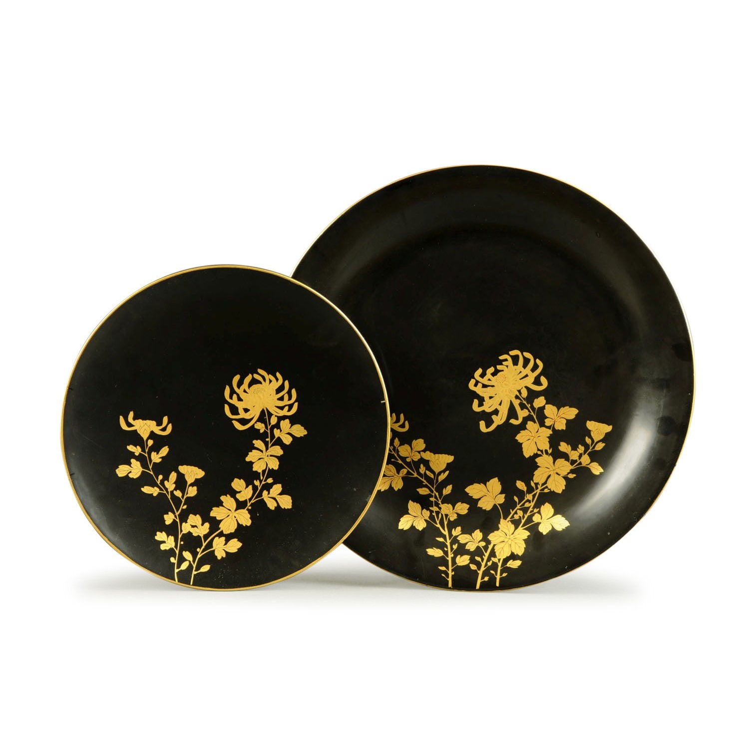 Two Gilded Black Lacquer Plates - Chrysanthemums - ca 1930 - 30 cms dia & 40 cms dia - M360