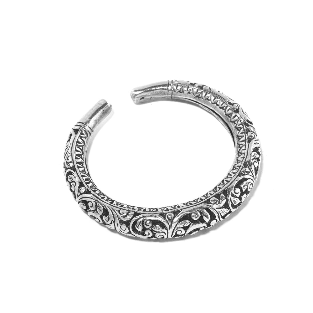 Silver Tribal Trailing Leaf Hollow Bangle | Indigo Antiques