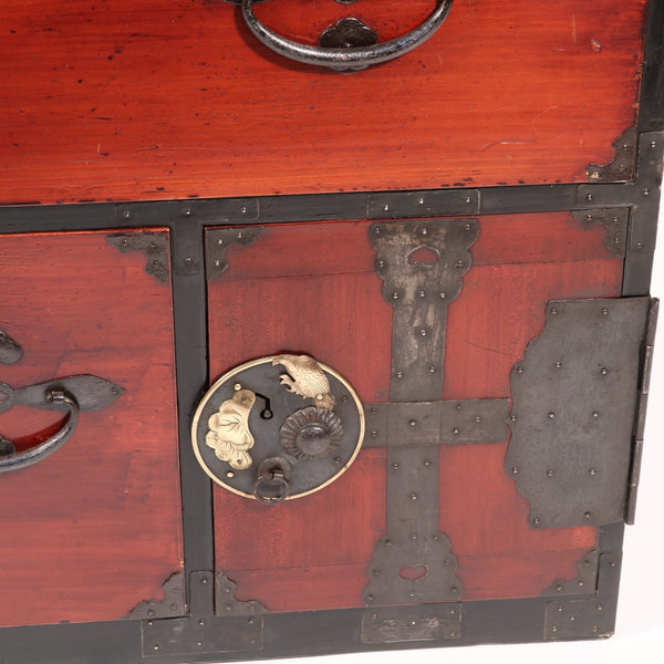 Isho Dansu clothing chest from Yonezawa - 19thC